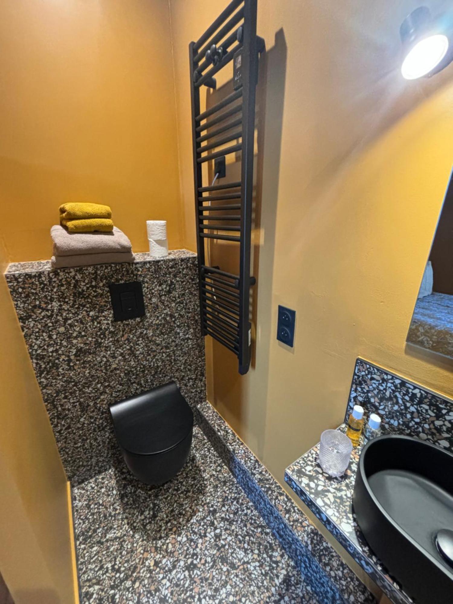 La Hacienda Negra Acomodação com café da manhã Saint-Jouan-des-Guérets Exterior foto